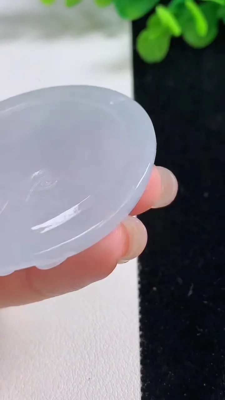 天然A货翡翠虚空藏观音菩萨吊坠，尺寸50-44.8-6，重量:26.06g
8月14日