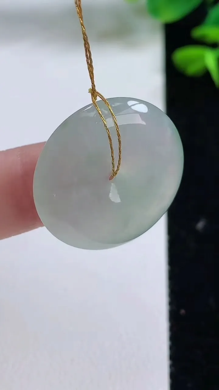 天然A货翡翠平安扣吊坠，尺寸24-5.4，重量:7.11g
8月15日