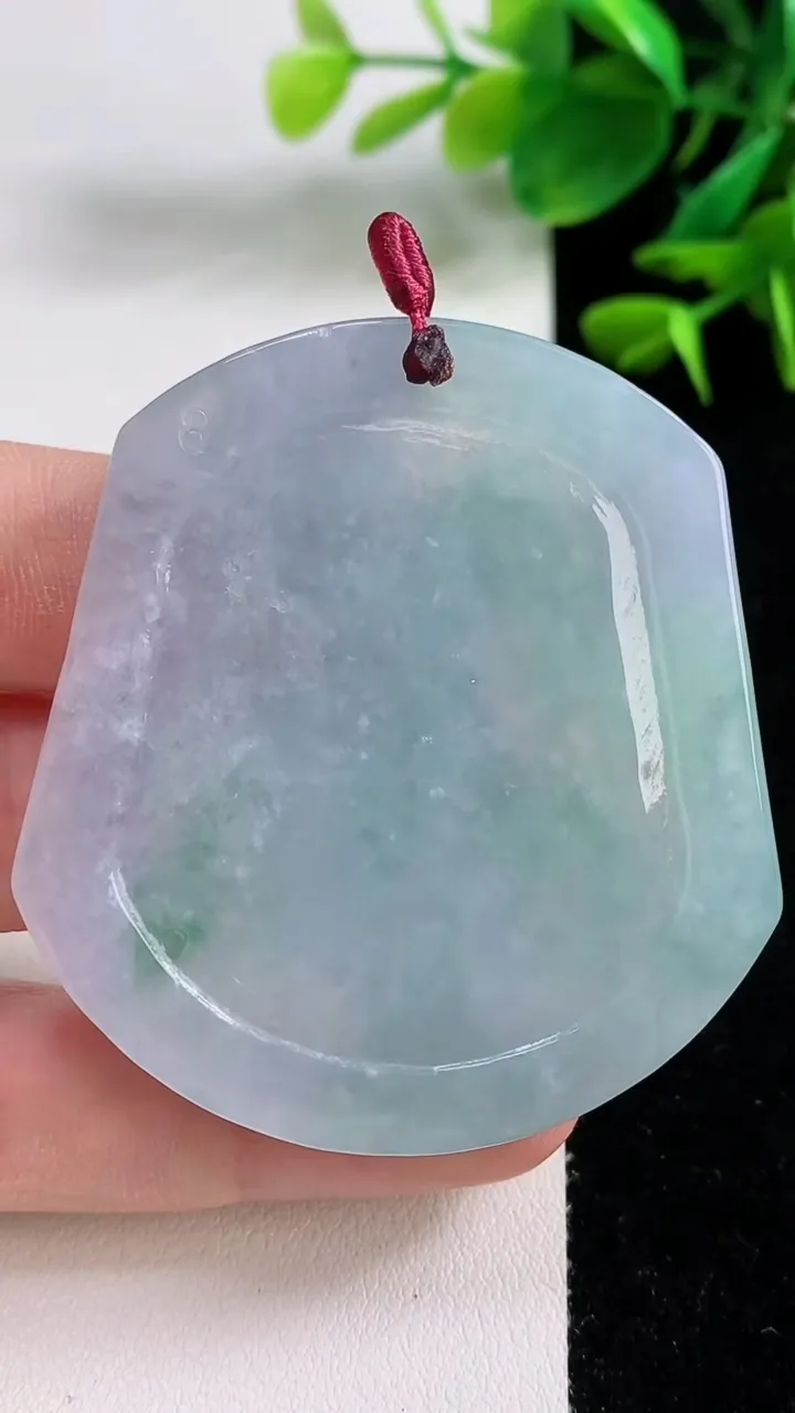 天然A货翡翠生肖猴吊坠，尺寸53-47-5.6，重量:28.10g
8月15日