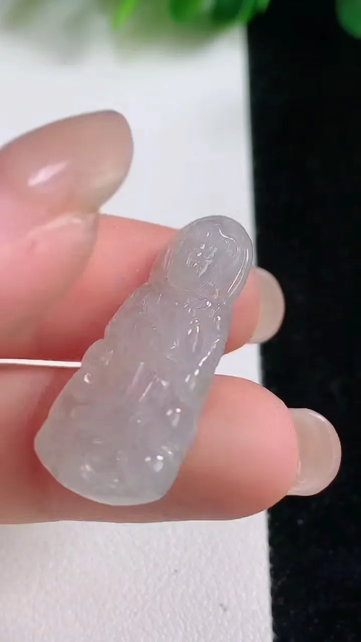 天然A货翡翠观音菩萨吊坠，尺寸30-14.3-3.8，重:3.00g
8月15日