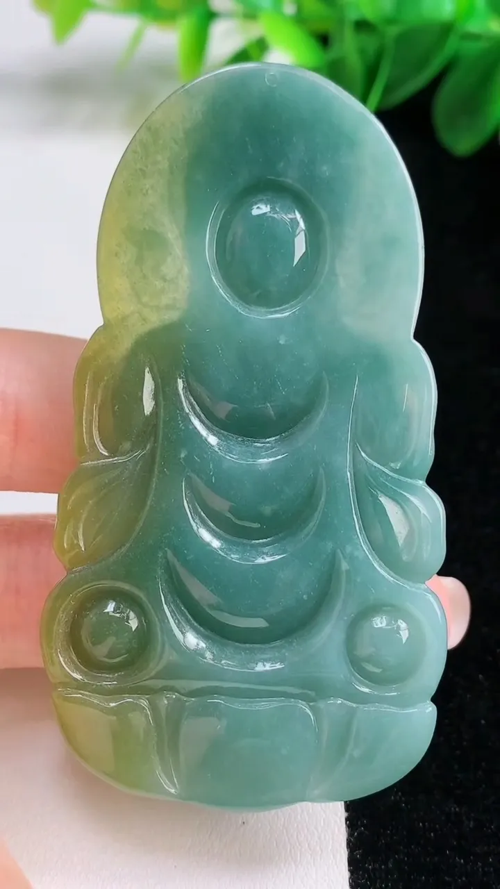 天然A货翡翠蓝水双彩观音菩萨吊坠，尺寸73-40-7.5，重:35.25g
8月15日