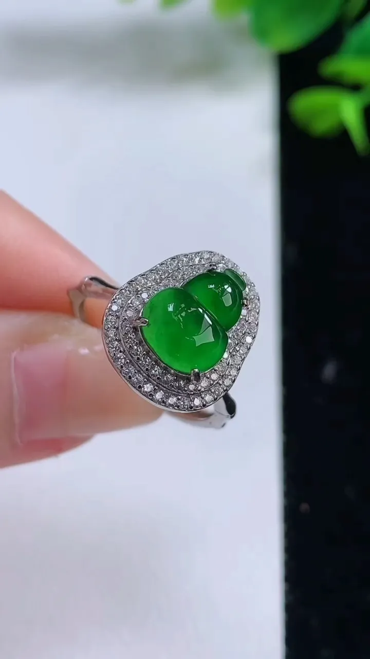 天然A货翡翠葫芦戒指，尺寸10.2-8.2，重量:3.28g2025年8月15日
工厂直销收藏佳品,