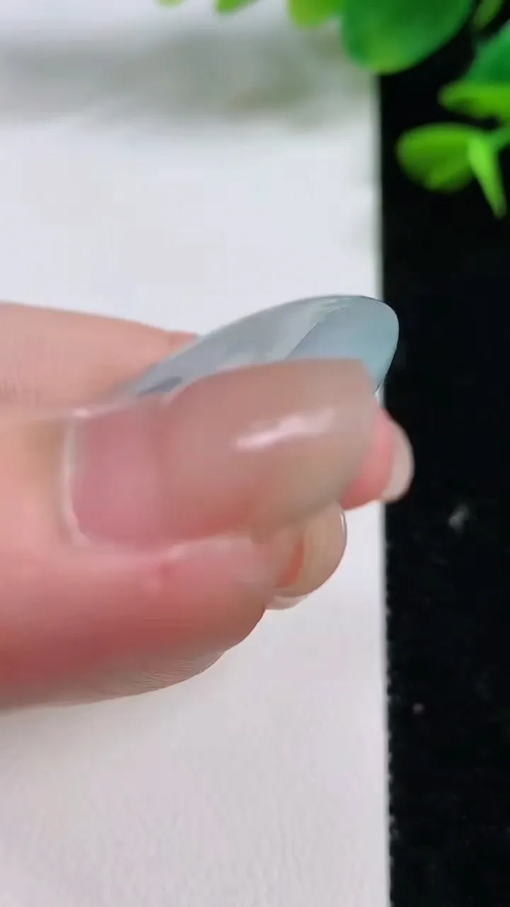 天然A货翡翠飘花平安扣吊坠，尺寸37.6-6.2，重量:19.04g
8月15日
