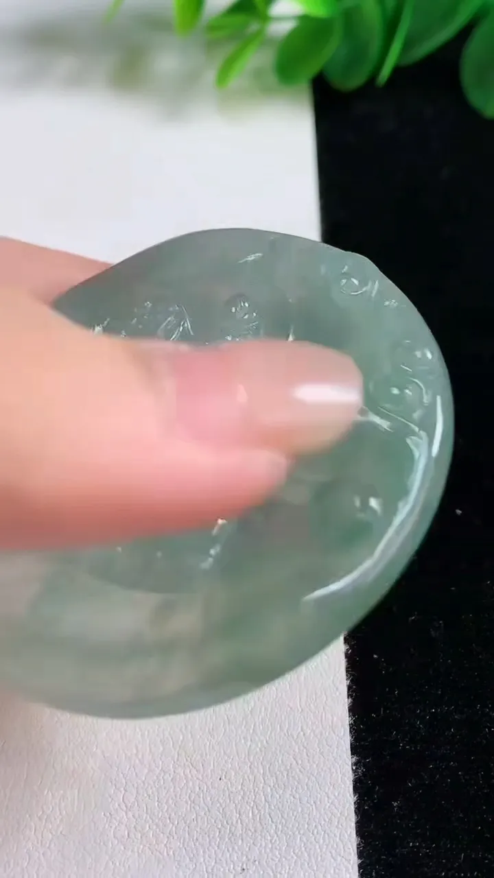 天然A货翡翠文殊菩萨吊坠，尺寸51.7-5，重:26.36g
8月15日