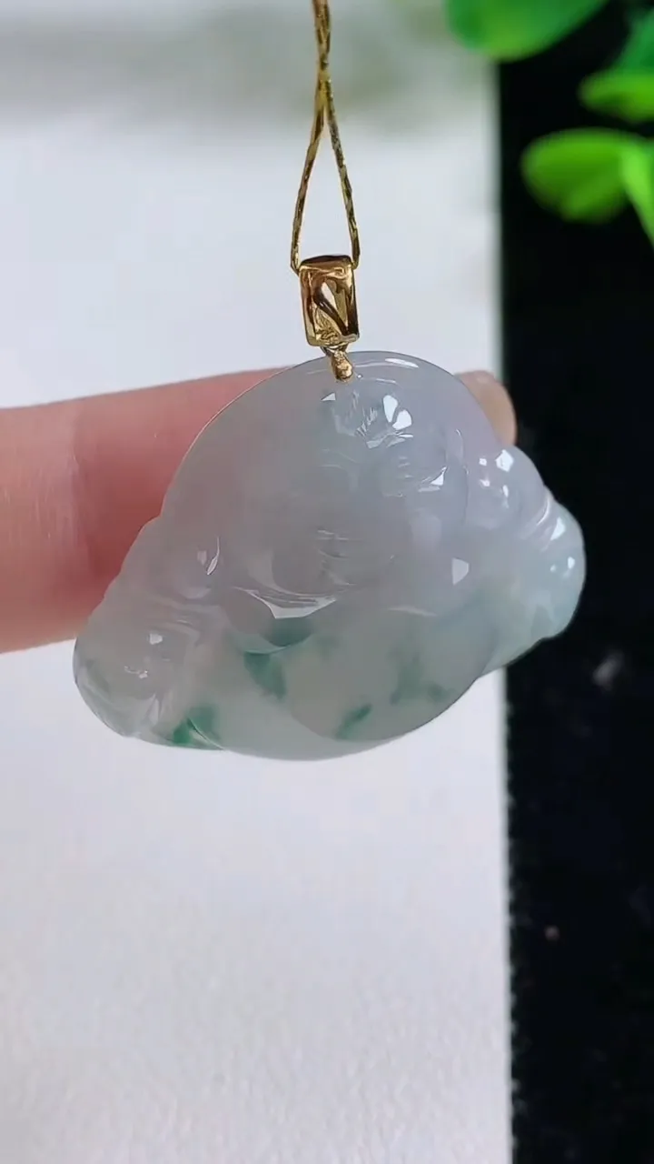 天然A货翡翠18k金飘花佛公吊坠，尺寸28.3-29.8-5.7，重量:8.02g
8月15日