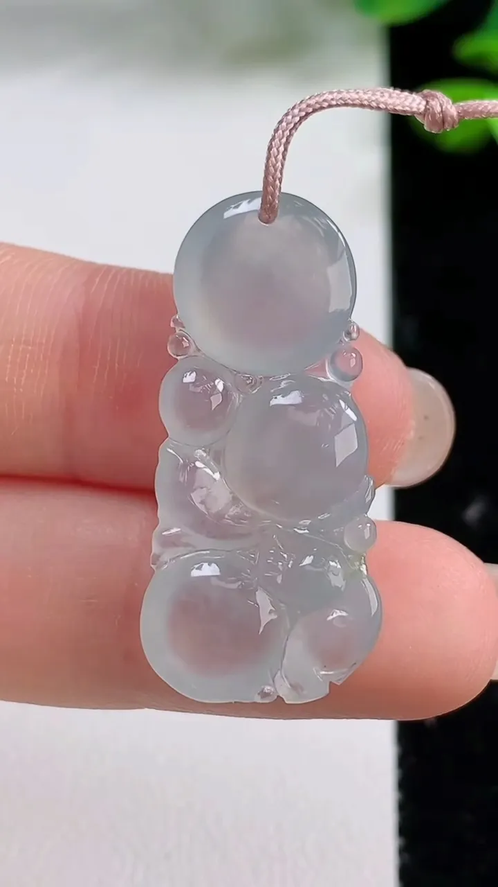 天然A货翡翠生肖猴吊坠，尺寸32-13.8-4.4，重量:4.24g
8月15日