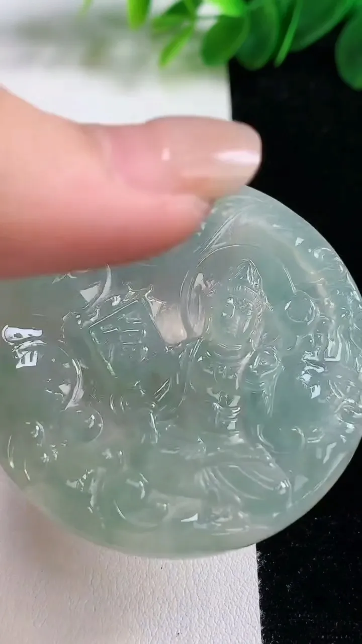 天然A货翡翠一念之间吊坠，尺寸50-4.8，重:23.95g
8月15日