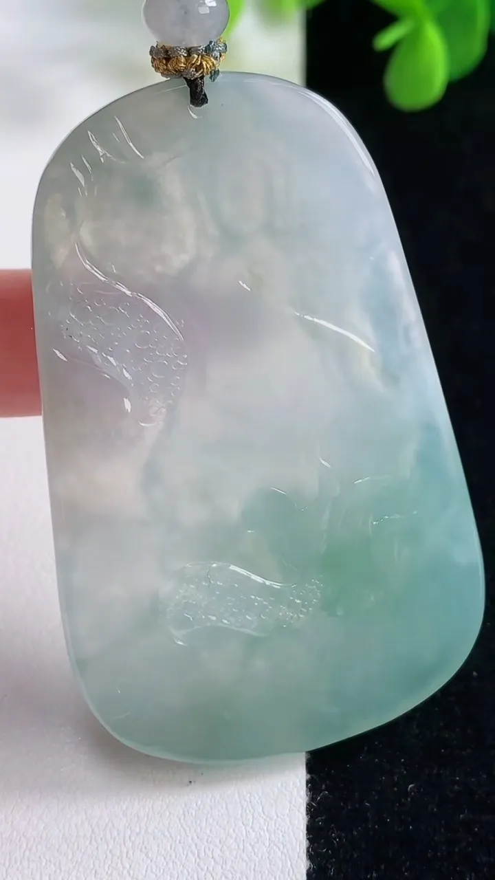 天然A货翡翠祥龙大势至观音菩萨吊坠，尺寸60.8-38.6-5，重量:31.32g
8月16日
