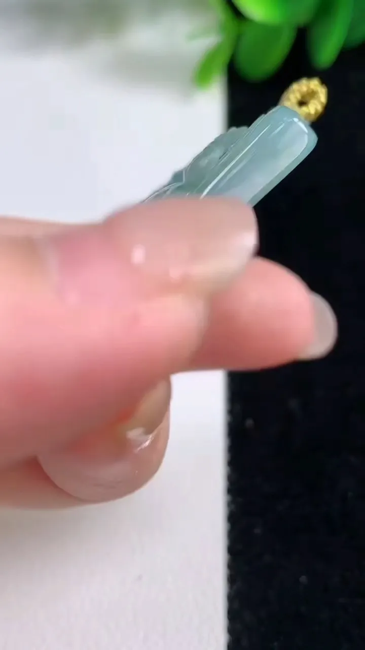 天然A货翡翠飘花祥龙阿弥陀佛吊坠，尺寸53-31.7-6，重量:22.82g
8月16日