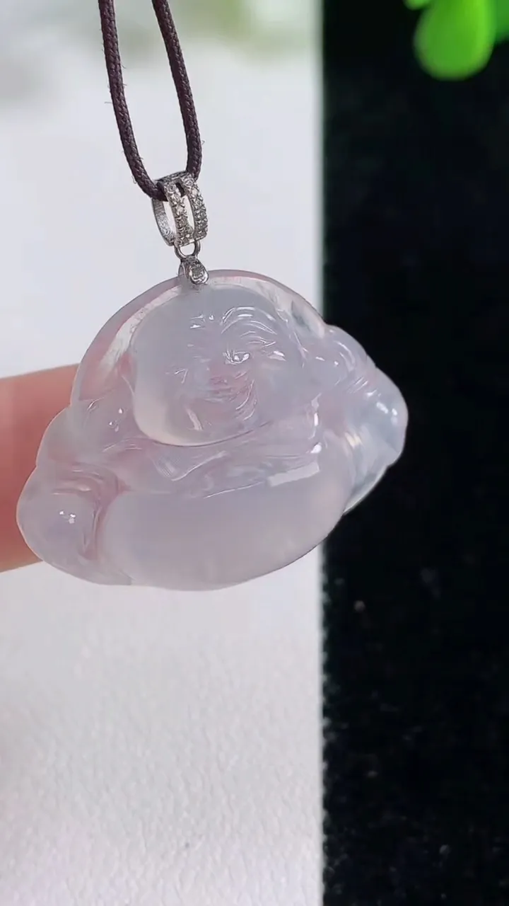 天然A货翡翠种白冰佛公吊坠，尺寸23.3-28.8-3，重量:3.20g
8月16日