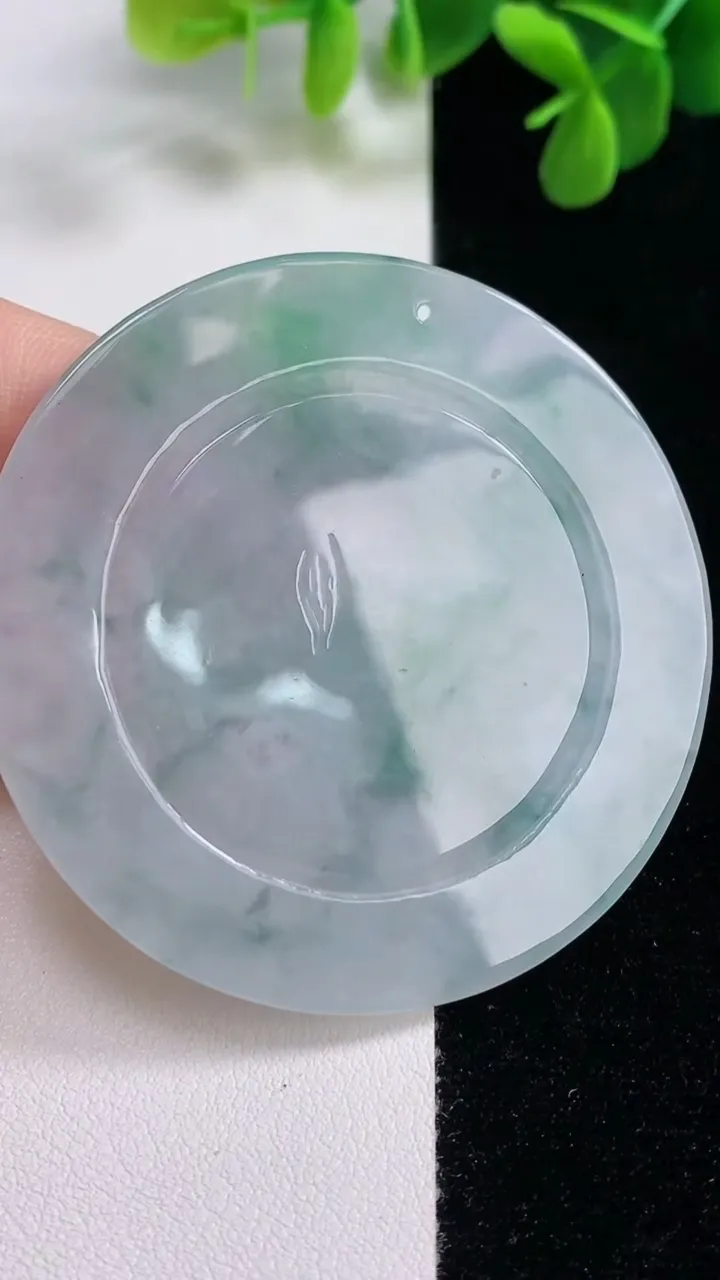 天然A货翡翠麒麟吊坠，尺寸55-4.8，重量:30.12g
8月16日