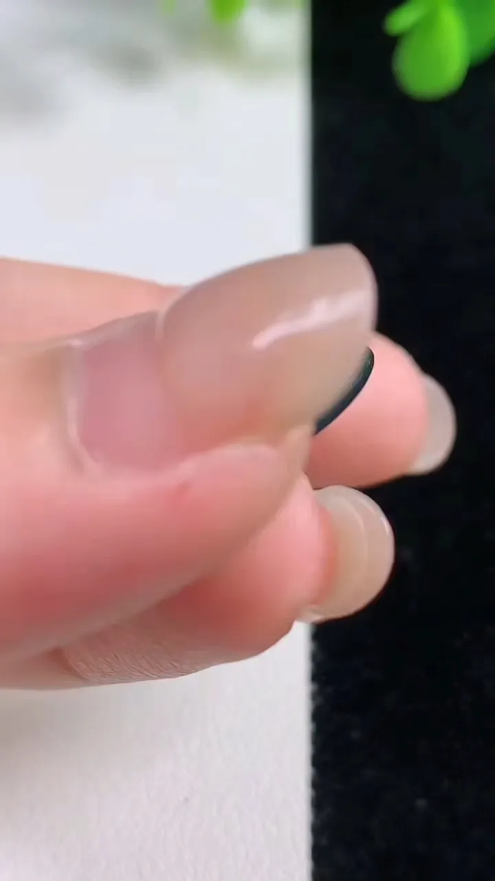 天然A货翡翠蓝水平安扣吊坠，尺寸26.2-4.2，重量:6.26g
8月16日