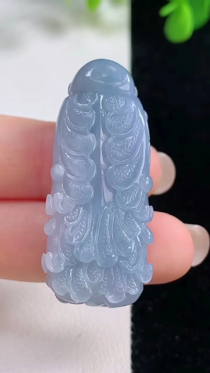 天然A货翡翠紫罗兰白菜吊坠，尺寸43-17.3-10.2，重量:16.86g
8月16日