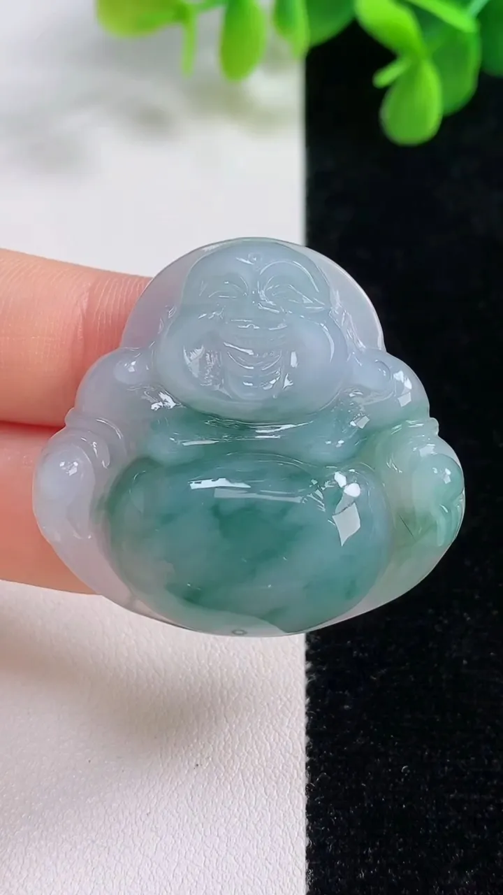 天然A货翡翠飘花佛公吊坠，尺寸35.5-38.4-7.5，重量:15.46g
8月16日