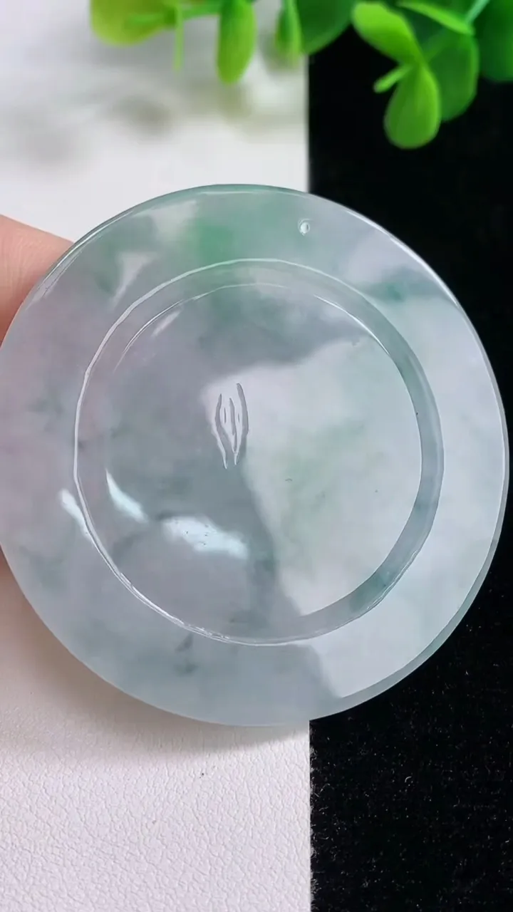 天然A货翡翠麒麟吊坠，尺寸55-4.8，重量:30.12g
8月16日