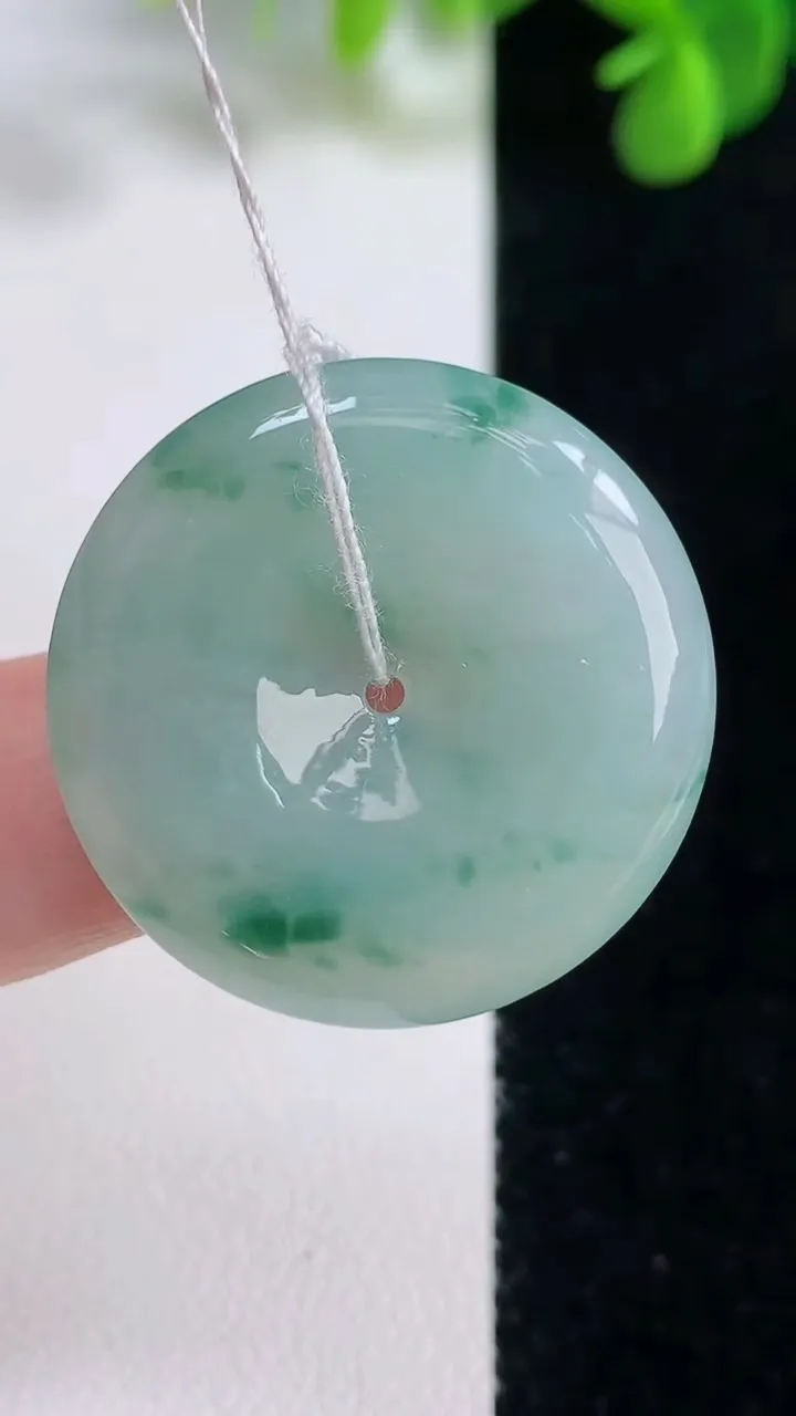 天然A货翡翠飘花平安扣吊坠，尺寸29-5.7，重量:10.15g
8月16日