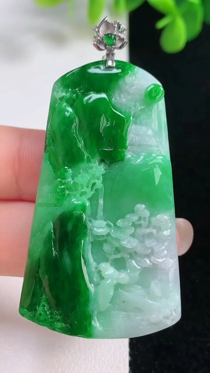 天然A货翡翠山水牌吊坠，尺寸53-29.4-5.7，重量:19.50g
8月16日