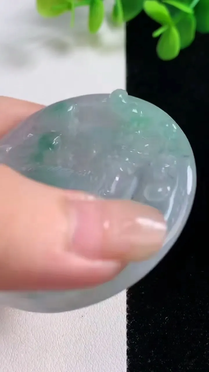 天然A货翡翠麒麟吊坠，尺寸55-4.8，重量:30.12g
8月16日