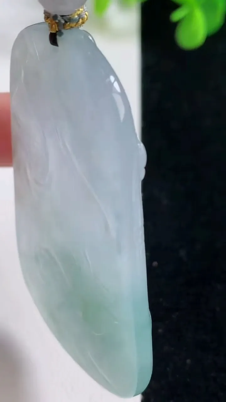 天然A货翡翠祥龙大势至观音菩萨吊坠，尺寸60.8-38.6-5，重量:31.32g
8月16日