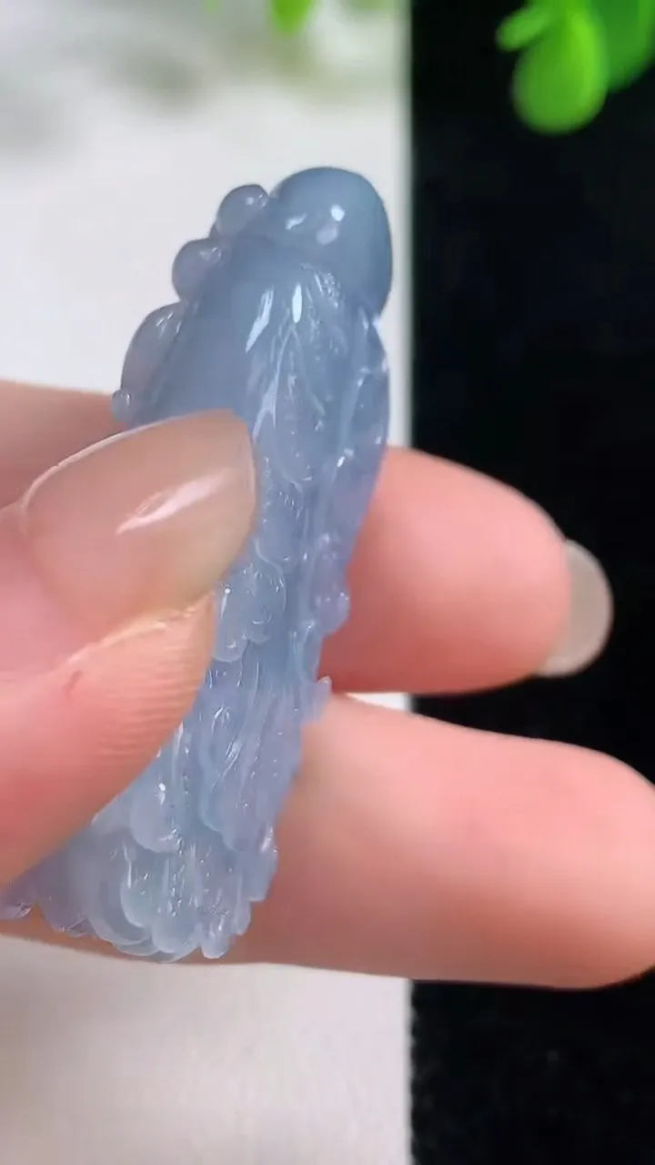 天然A货翡翠紫罗兰白菜吊坠，尺寸43-17.3-10.2，重量:16.86g
8月16日