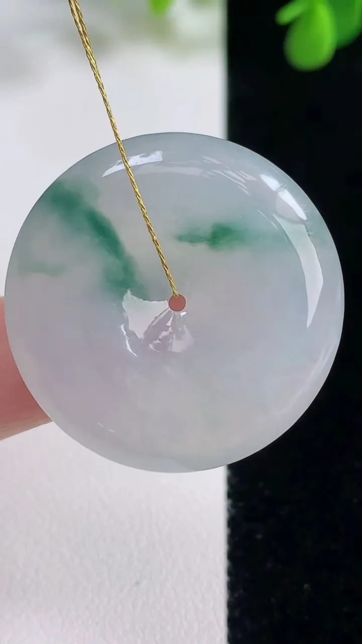 天然A货翡翠冰种飘花平安扣吊坠，尺寸32-6.2，重量:13.00g
8月16日
