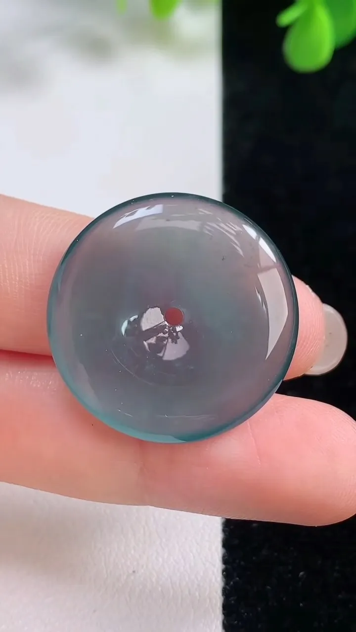 天然A货翡翠蓝水平安扣吊坠，尺寸26.2-4.2，重量:6.26g
8月16日