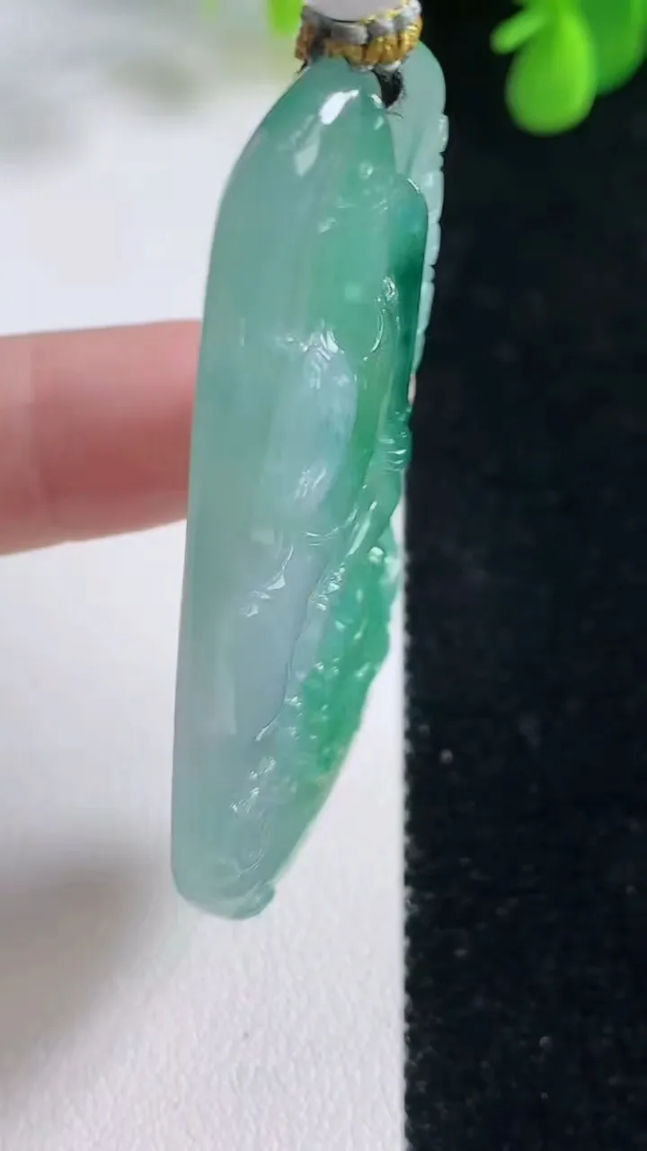 天然A货翡翠文殊菩萨吊坠，尺寸52.6-25-6.3，重量:23.40g
8月16日