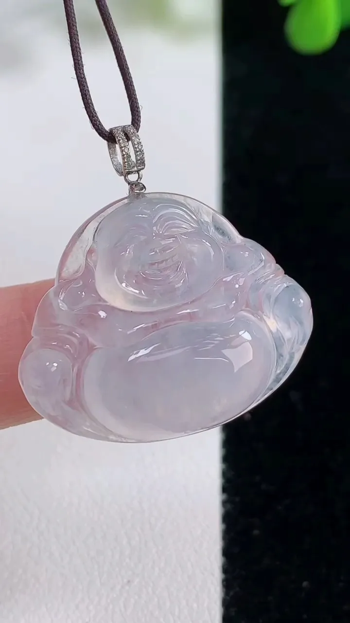 天然A货翡翠种白冰佛公吊坠，尺寸23.3-28.8-3，重量:3.20g
8月16日