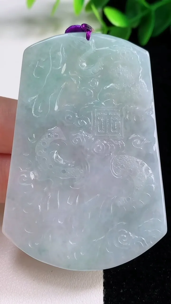 天然A货翡翠飘花祥龙阿弥陀佛吊坠，尺寸66-44.2-6.8，重量:39.28g
8月16日