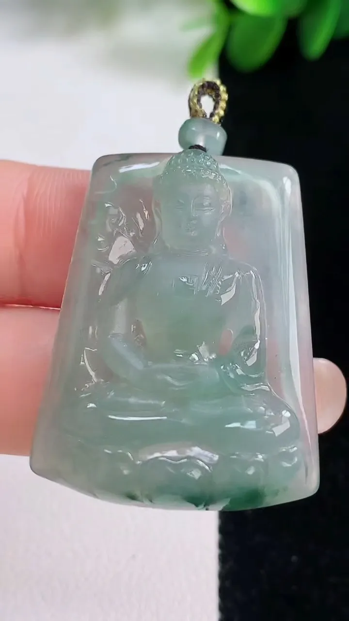 天然A货翡翠大日如来吊坠，尺寸35.7-27.3-6，重量:10.23g
8月16日