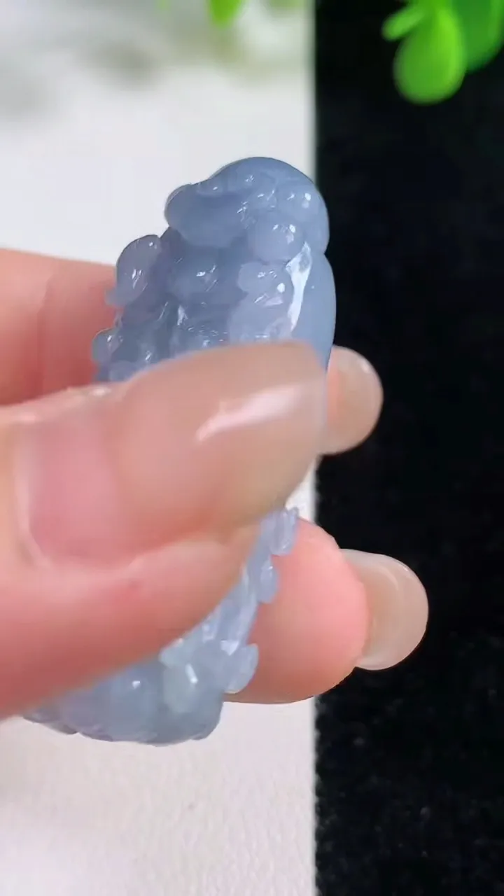 天然A货翡翠紫罗兰白菜吊坠，尺寸43-17.3-10.2，重量:16.86g
8月16日