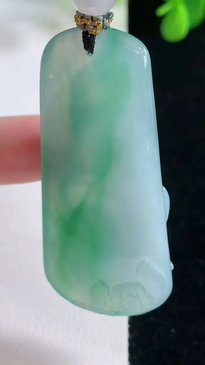 天然A货翡翠文殊菩萨吊坠，尺寸52.6-25-6.3，重量:23.40g
8月16日