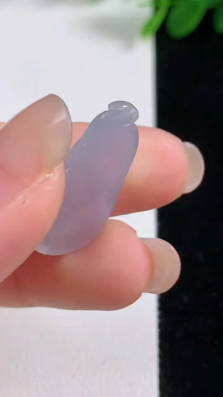 天然A货翡翠紫罗兰福瓜吊坠，尺寸24.6-13.7-5.7，重量:3.41g
8月17日