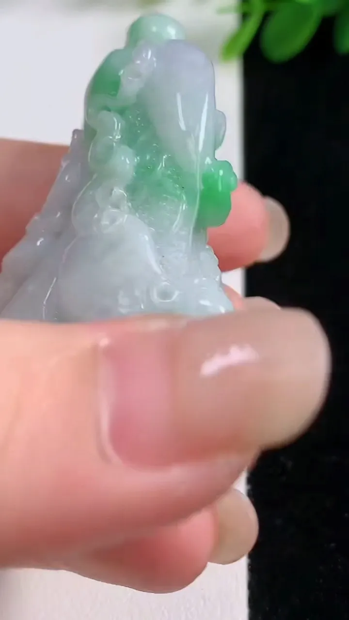 天然A货翡翠白菜吊坠，尺寸60-38.5-21.6，重:54.60g
8月17日