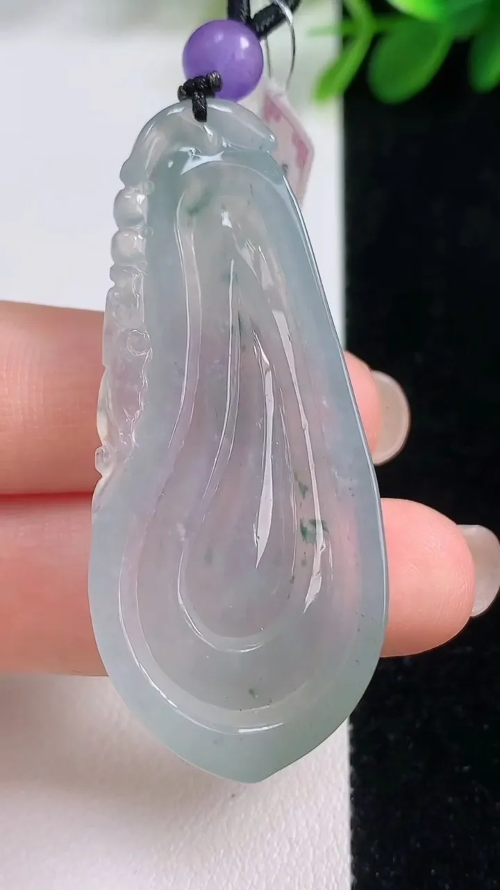 天然A货翡翠飘花福瓜吊坠，尺寸 53-23-6.5，重: 12.59g
8月17日