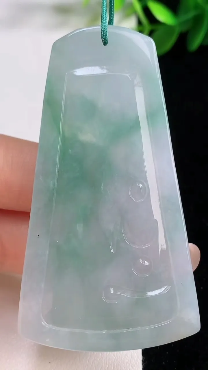 天然A货翡翠普贤菩萨吊坠，尺寸67-36.4-5.2，重量:27.53g
8月18日