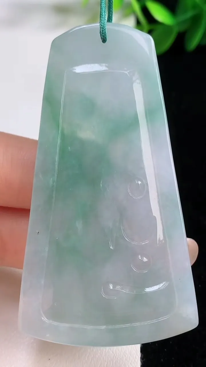 天然A货翡翠普贤菩萨吊坠，尺寸67-36.4-5.2，重量:27.53g
8月18日