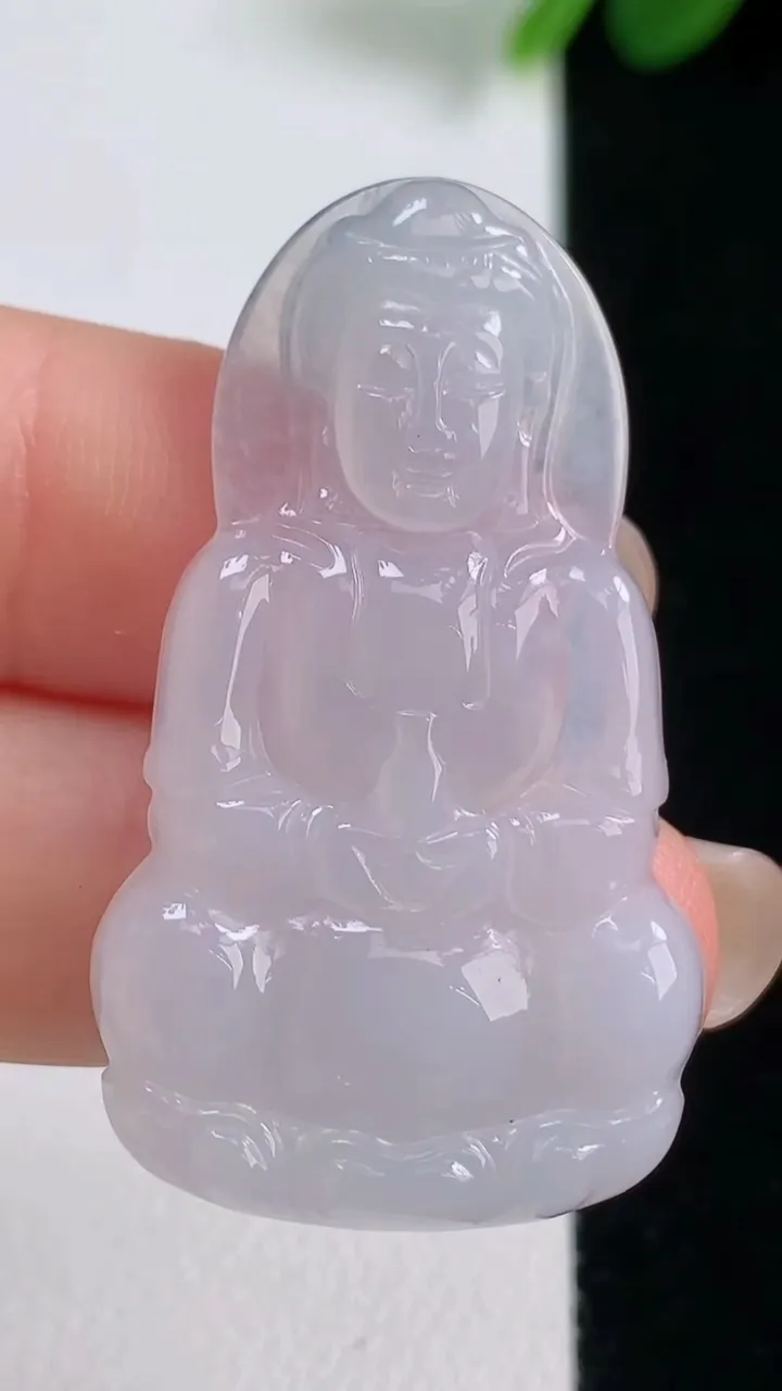 天然A货翡翠观音菩萨吊坠，尺寸40.2-22.3-3.8，重量:6.78g
8月17日