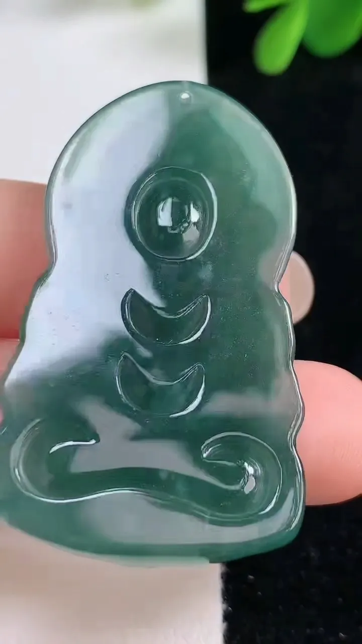 天然A货翡翠蓝水象神吊坠，尺寸46-27.3-5，重:12.00g
8月17日