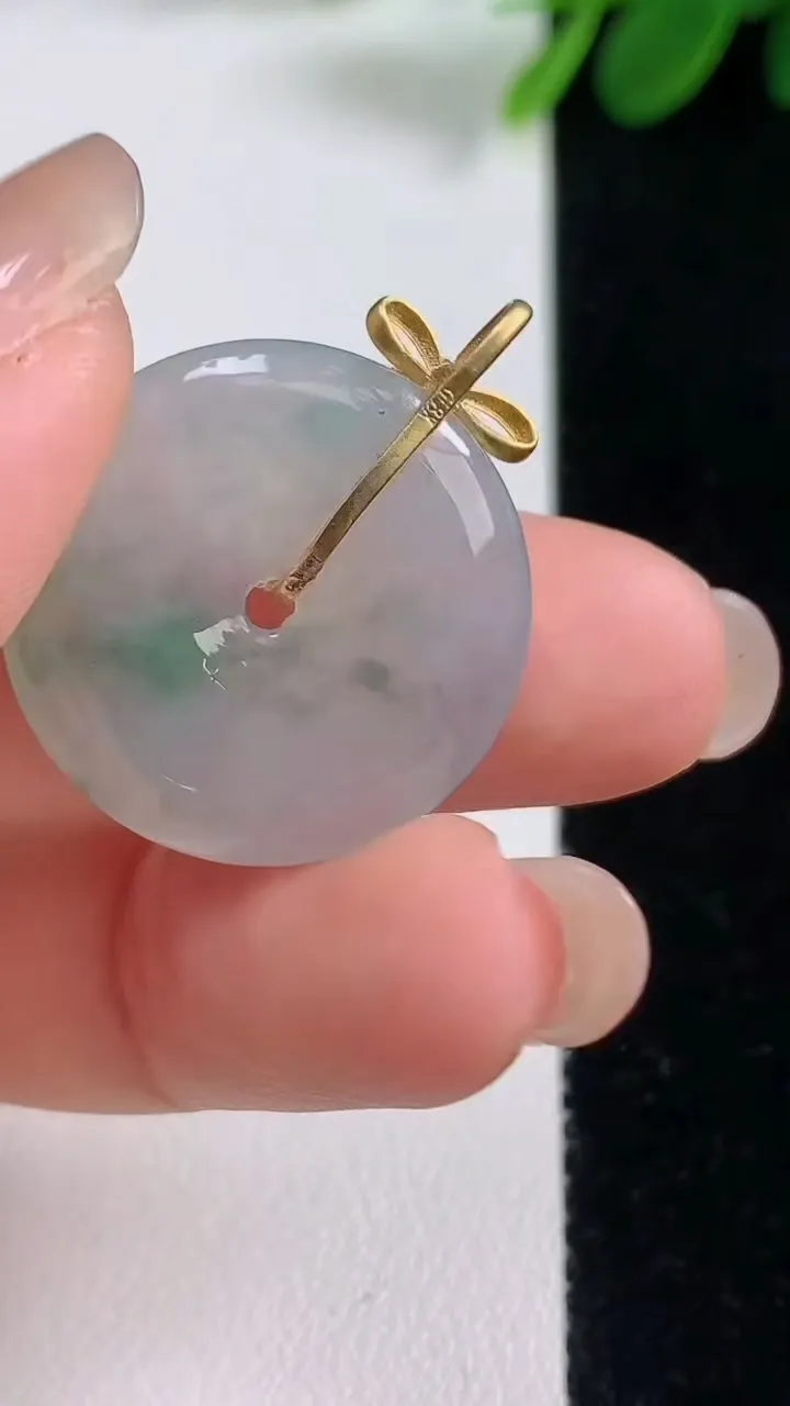 天然A货翡翠种飘花平安扣吊坠，尺寸23-4，重量:4.73g
8月17日