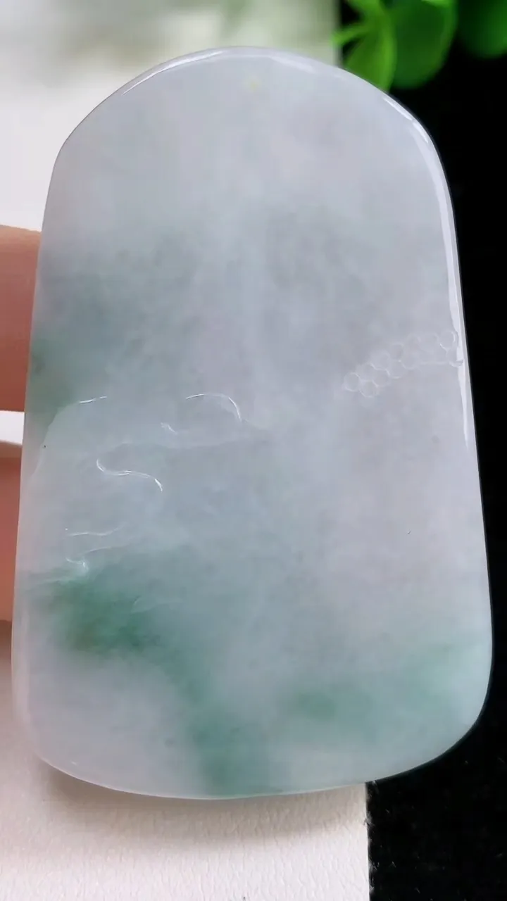 天然A货翡翠飘花生肖虎吊坠，尺寸62-40.5-6.5，重:25.64g
8月18日