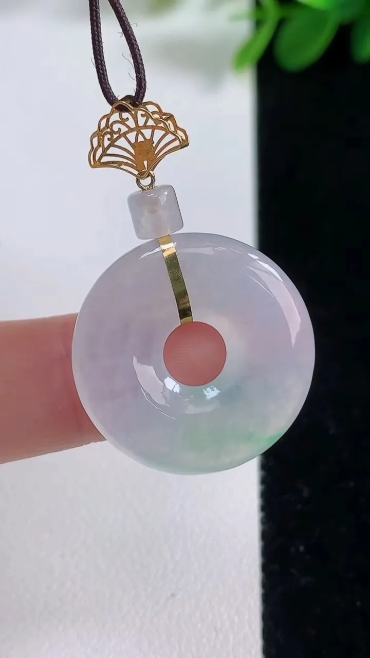 天然A货翡翠平安环吊坠，尺寸53-4，重量:4.76g
8月18日