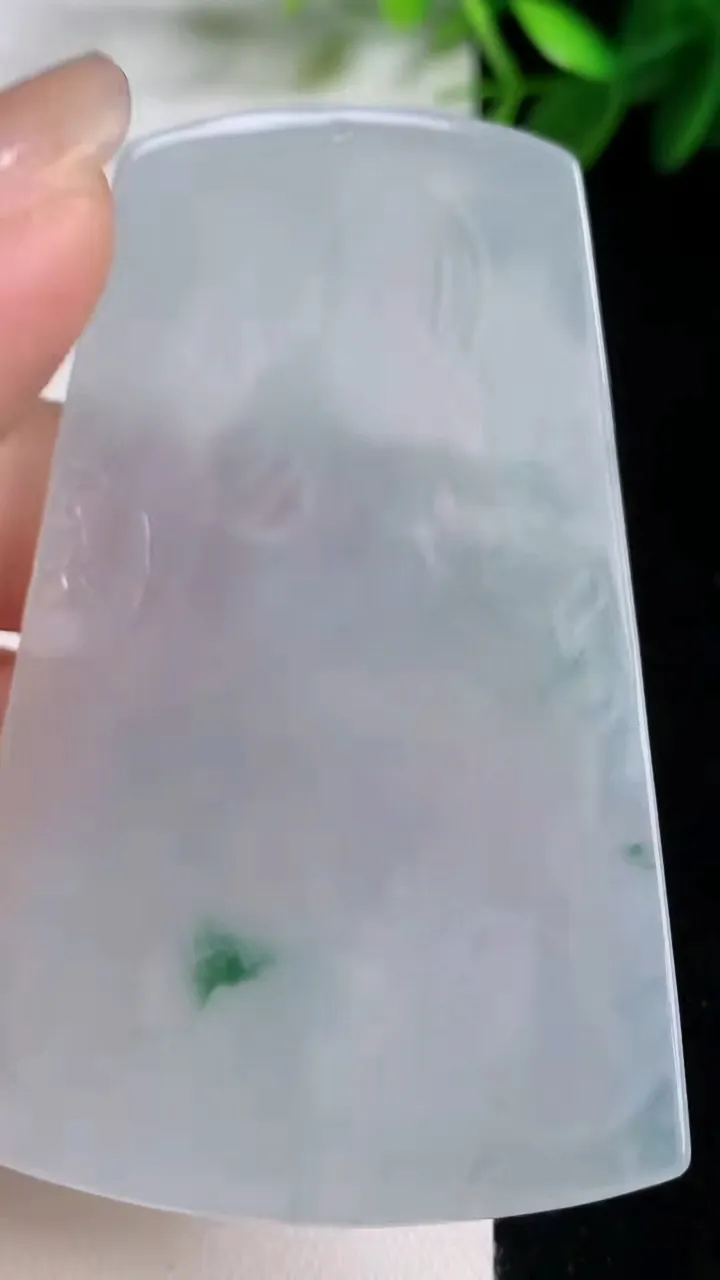 天然A货翡翠飘花普贤菩萨吊坠，尺寸70-44.4-4.8，重量:31.77g
8月18日