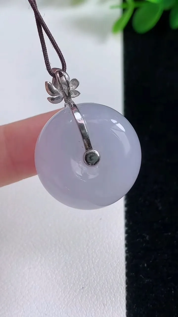 天然A货翡翠18k金紫罗兰平安扣吊坠，尺寸22.2-12.3，重量:13.51g
8月18日