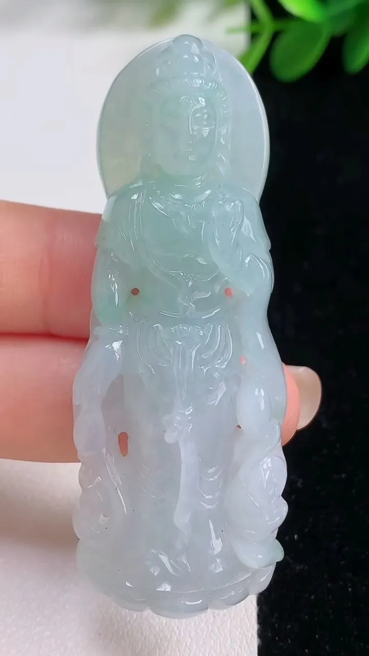 天然A货翡翠观音菩萨吊坠，尺寸64.2-37-8.4，重量:23.17g
8月18日