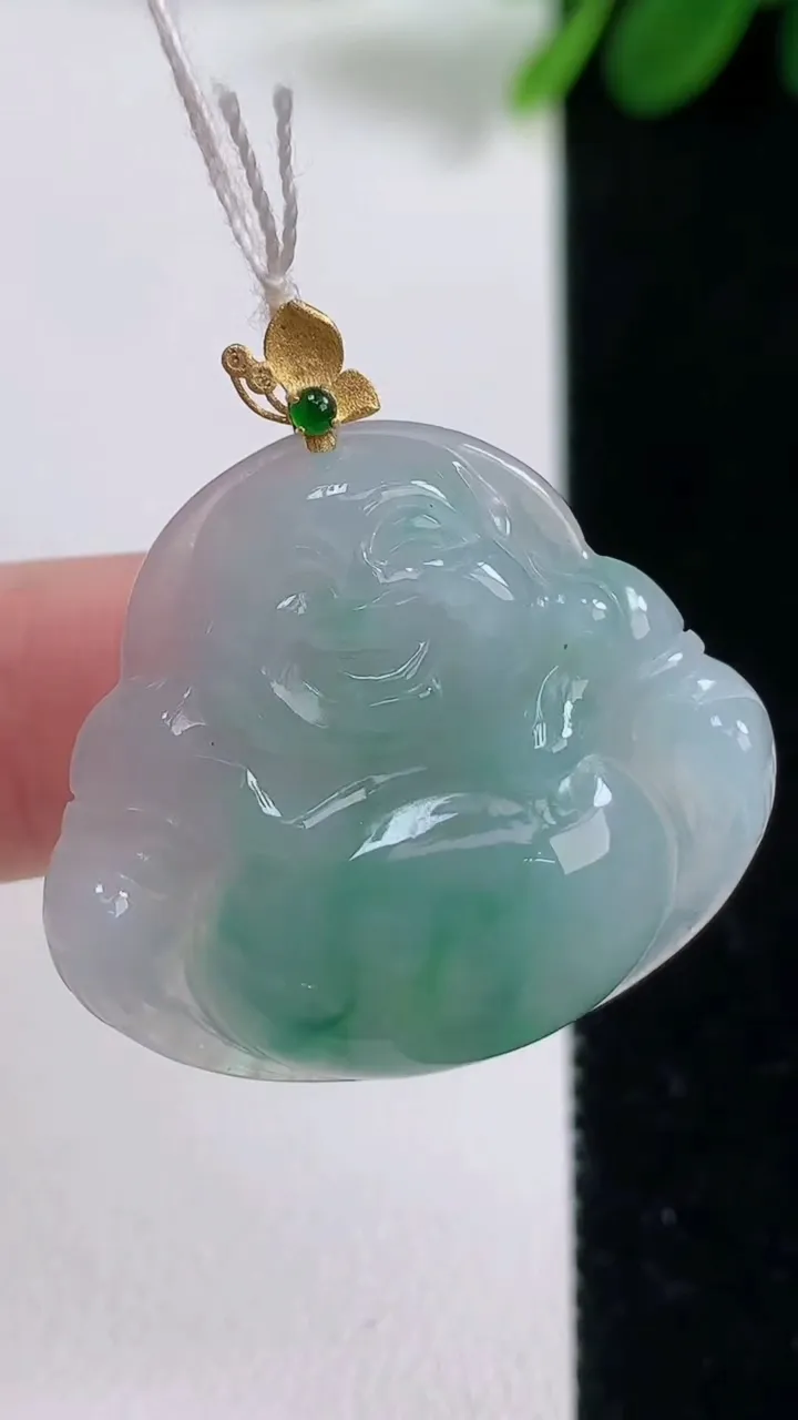 天然A货翡翠18k金飘花佛公吊坠，尺寸26.7-30-6，重量:7.25g
8月18日