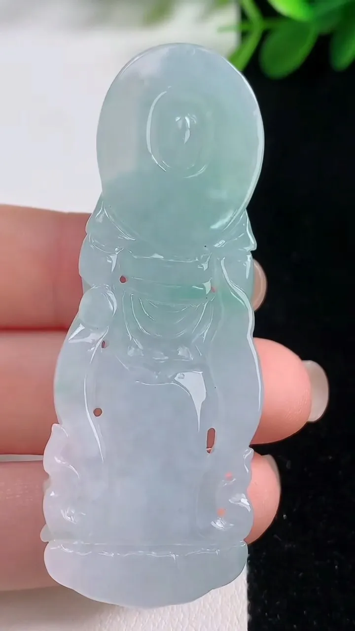 天然A货翡翠观音菩萨吊坠，尺寸64.2-37-8.4，重量:23.17g
8月18日