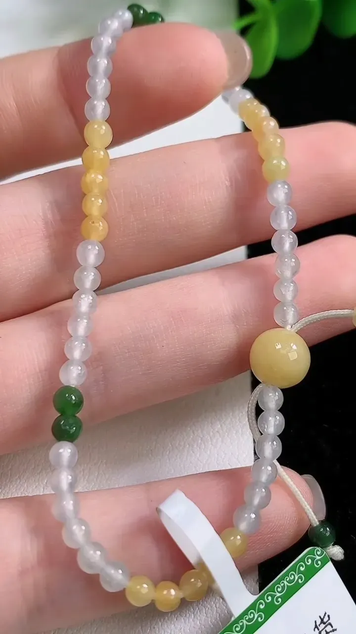 天然A货翡翠种双彩小米珠手串56颗，尺寸3，重:4.03g8月18日
工厂直销收藏佳品,种好水足，色泽均匀，有种有色，上手高大气！