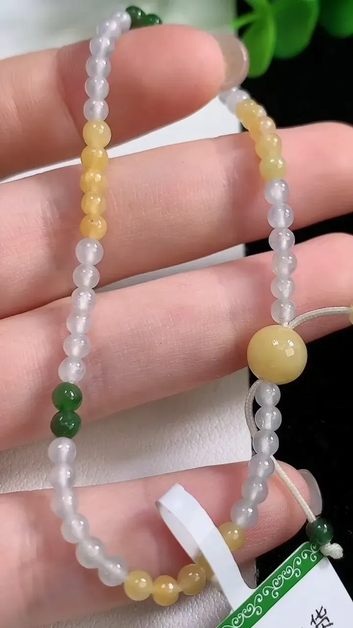 天然A货翡翠种双彩小米珠手串56颗，尺寸3，重:4.03g8月18日
工厂直销收藏佳品,种好水足，色