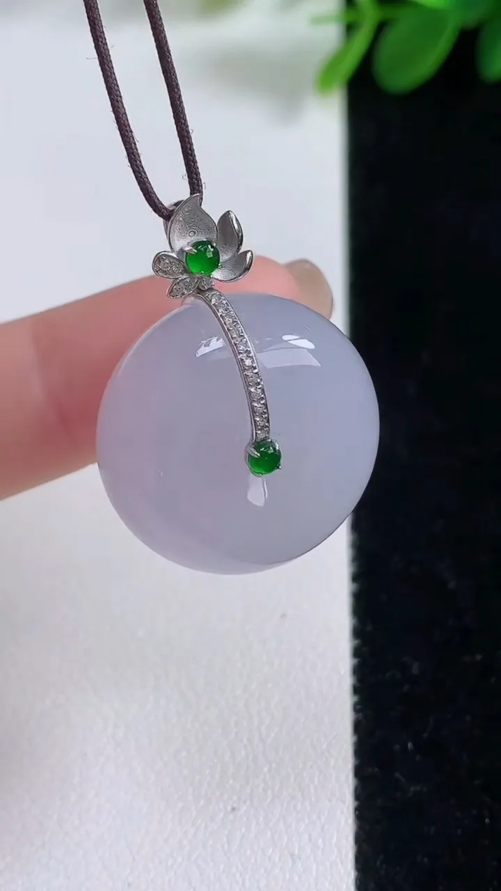 天然A货翡翠18k金紫罗兰平安扣吊坠，尺寸22.2-12.3，重量:13.51g
8月18日